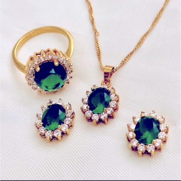 Vintage Faux Emerald Gold Necklace Earrings Ring Set with Clear Rhinestone Halo - Picture 1 of 7